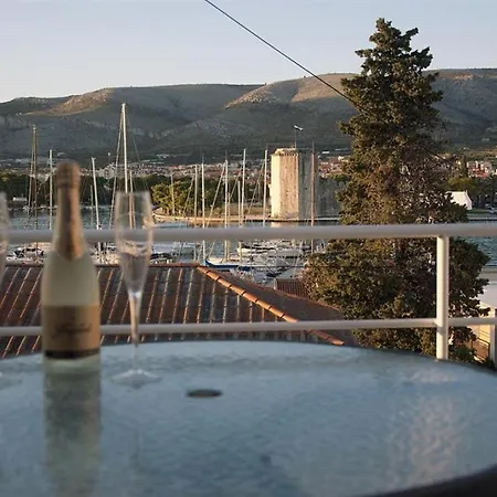 In With Sea View, Terrace, Air Conditioning, Wi-fi Trogir